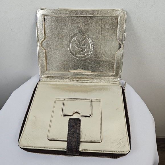 Michael Kors Black and Brown All over Print Leather iPad case Gold tone Hardware - Picture 2 of 6